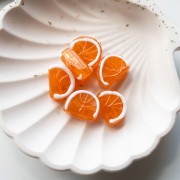 Perlina a fetta arancione 18,5x13 mm in vetro - Arancione - Bianco x1