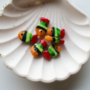 Perla pesce in vetro 21x13 mm - A righe - Arancione - Verde - Rosso x1