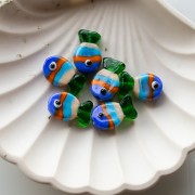 Perlina pesce in vetro 19x13 mm - A righe - Blu - Arancione - Verde x1