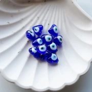 Perla a cuore in vetro 9,5x11 mm - Motivo a occhio - Blu scuro - Bianco x1