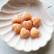 Perlina a cuore in acrilico 17x18 mm - motivo arancione - Arancione x1