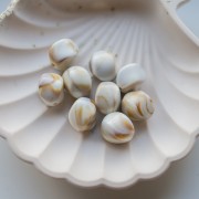 Perle acriliche irregolari 15x14 mm - Bianco marmorizzato - Marrone x10