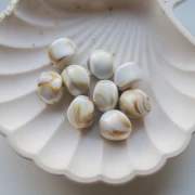 Perle acriliche irregolari 15x14 mm - Bianco marmorizzato - Marrone x10