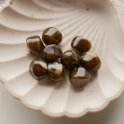 Perle irregolari in acrilico 15x14 mm - marrone scuro marmorizzato x10