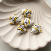 Perla pesce in ceramica 18x21 mm - Bianco - Giallo x1