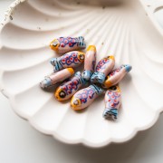 Perlina pesce in ceramica 21x10 mm - Rosa - Arancione - Blu x1