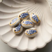 Perla ovale in ceramica 21x16 mm - Motivo pesce - Bianco - Ocra - Blu x1