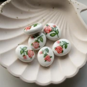 Perla ovale in ceramica 21x18 mm - motivo a rose - Bianco - Rosa - Verde x1