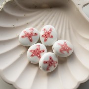 Perla ovale in ceramica 21x18 mm - Motivo stella marina - Bianco - Rosa x1
