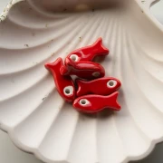 Ciondolo a forma di pesce in ceramica 25x10 mm - Rosso x1