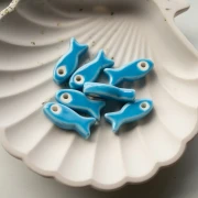 Ciondolo a forma di pesce in ceramica 25x10 mm - Blu x1