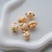 Perlina in ceramica a testa di cane 12,5x18 mm - Beige x1