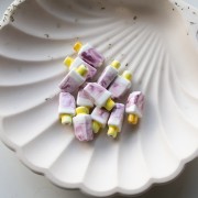 Perla di ghiaccio in ceramica 15x8 mm - Viola - Bianco x1