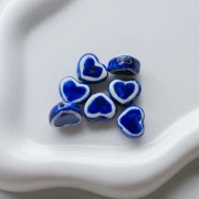 Perla cuore in ceramica 12x14 mm - Blu x1