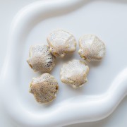 Perla di conchiglia in ceramica 26x28,5 mm - Beige - Marrone screziato x1