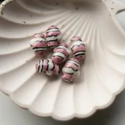 Perlina pesce pagliaccio in ceramica 13x17,5 mm - Rosa antico - Bianco x1