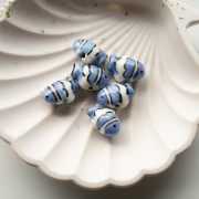 Perlina pesce pagliaccio in ceramica 13x17,5 mm - Blu - Bianco x1