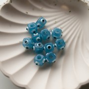 Cubo di resina 8 mm - motivo occhio in rilievo - Blu - Bianco x1