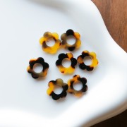 Ciondolo a forma di fiore in acetato da 14 mm - Tartaruga - Marrone - Nero x1