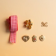 I miei gioielli fai da te - Kit per collana con nastro in percalle e ciondoli a forma di cuore