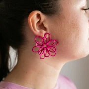 Orecchini a forma di fiore in filo - effetto 3D - 52 mm in rafia - Fucsia x2