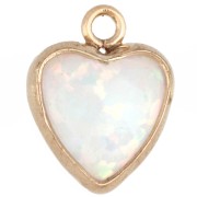 ciondolo - Ciondolo a forma di cuore 7x5,5 mm con cabochon in imitazione di opale bianco, gold filled (o laminato) x1 Ciondolo a forma di cuore 7x5,5 mm con cabochon in imitazione di opale bianco, gold filled (o laminato) x1