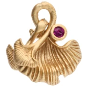 Ciondolo a forma di foglia di ginkgo 14x12 mm in ossido di zirconio - Dorato con oro fino - Fucsia