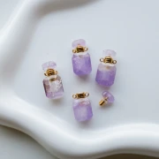 Fiala di profumo con ciondolo pendente in pietra semipreziosa, 20x10 mm - Light Ametista x1