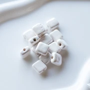 Perla quadrata in ceramica da 10 mm - Bianca x1