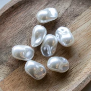 Perla irregolare 26x18 mm, imitazione perla d'acqua dolce - Bianco perlato x1