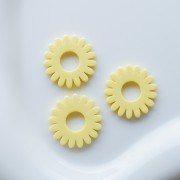 Pendente a forma di margherita da 20 mm in acetato - Vaniglia x1