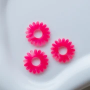 Pendente a forma di margherita da 20 mm in acetato - Effetto marmorizzato rosa fluo x1