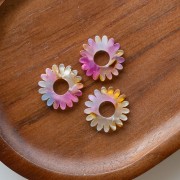 Pendente a forma di margherita da 20 mm in acetato - Effetto marmorizzato rosa - Ocre - Avorio - Blu-grigio