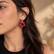 Pendente a forma di fiore da 28 mm con petali a forma di pallina in resina - Effetto marmorizzato rosso x1