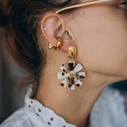 Pendenti a forma di fiore da 40 mm in acetato e acciaio inossidabile 304 Dorato - bianco perlato x2