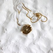 Pendente portafoto a forma di conchiglia 22x24 mm - Dorato con oro fino x1