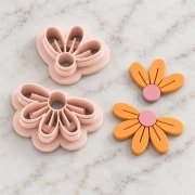 Set di stampini per orecchini a forma di fiore in polimero biodegradabile - Beige x1