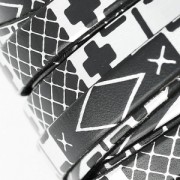 Laccetto cuoio motivi geometrici 10 mm Nero/Argentato x50cm