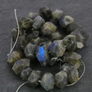 Perla nugget irregolare 12-25 mm Labradorite x1