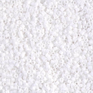 Miyuki Delica 11/0 DB0200 - Opaque White pacchetto da100g