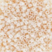 Miyuki Delica 11/0 DB1530 - Opaque Bisque White Ceylon pacchetto da100g|raw }}