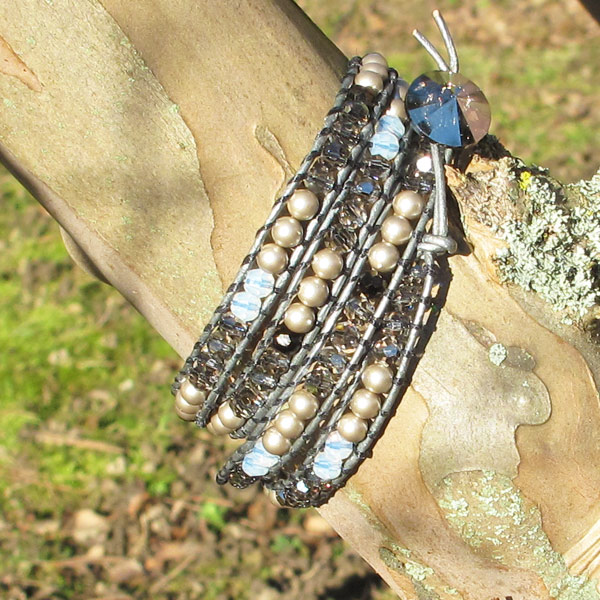 Bracciale rotondo e perlato con cordoncino in pelle di cristallo puro