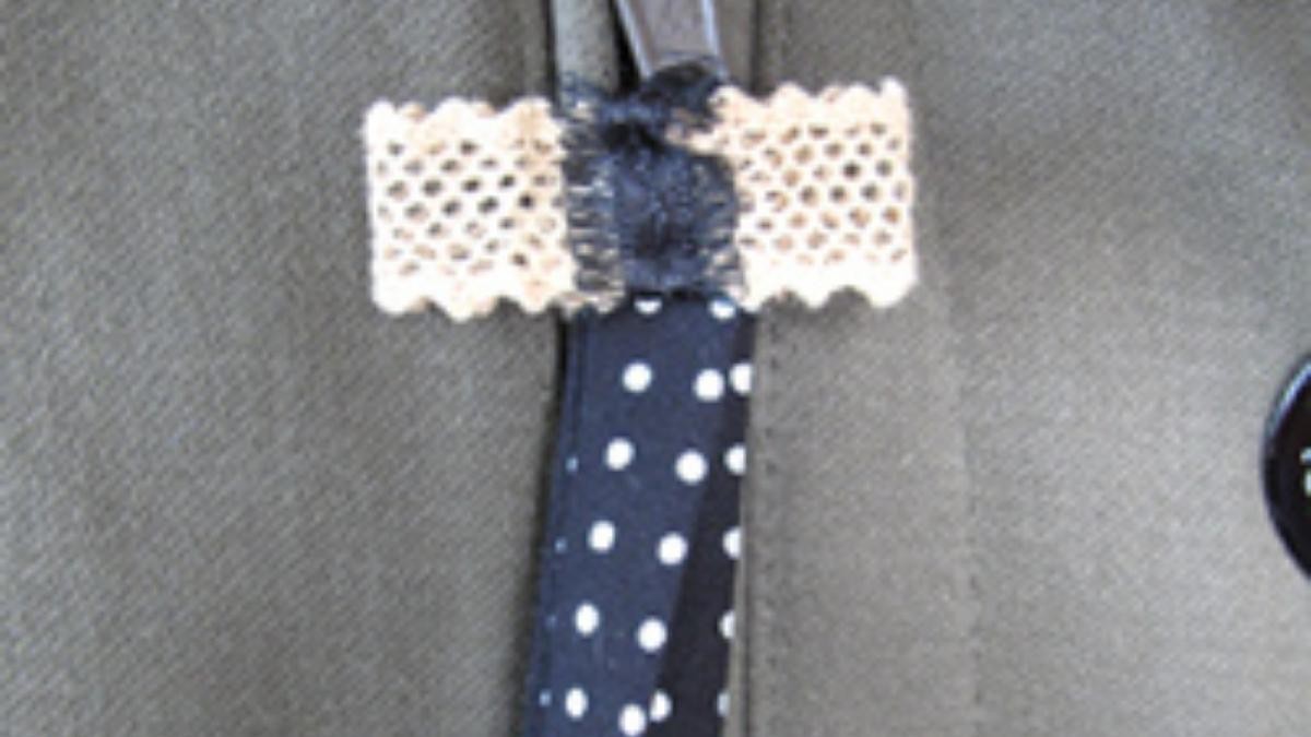 Comment faire un noeud papillon droit en dentelle et ruban ?