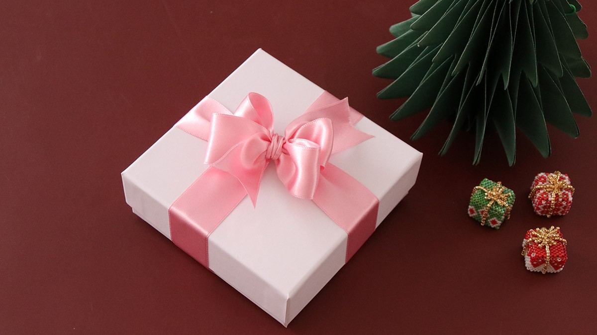 Come fare un doppionodo facile e rapido con un nastro di seta?