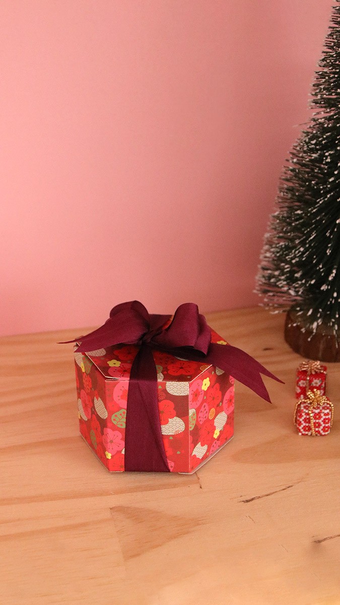 Schema Come fare un doppionodo facile e rapido con un nastro di seta?