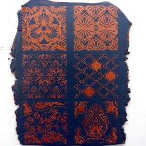 Come utilizzare una serigrafia sulla pasta polimerica e la polvere di metallo : Tappa 3