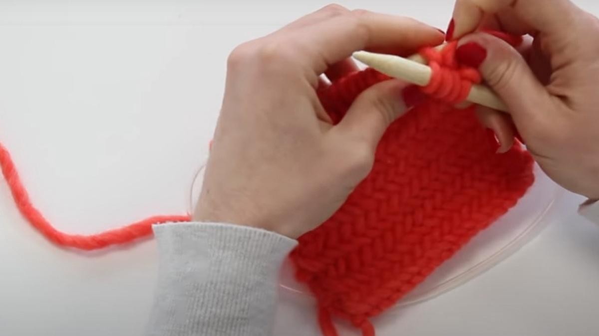 Come lavorare a maglia il punto a spina di pesce?