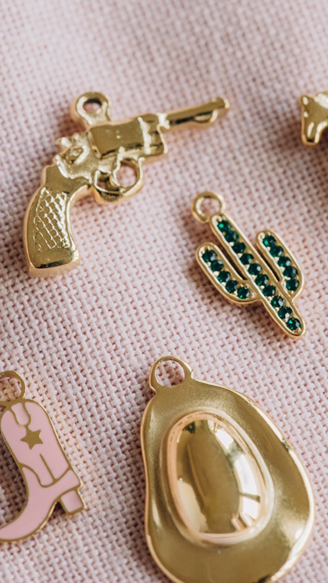 Schema Quali sono i diversi tipi di acciaio inossidabile utilizzati in gioielleria?