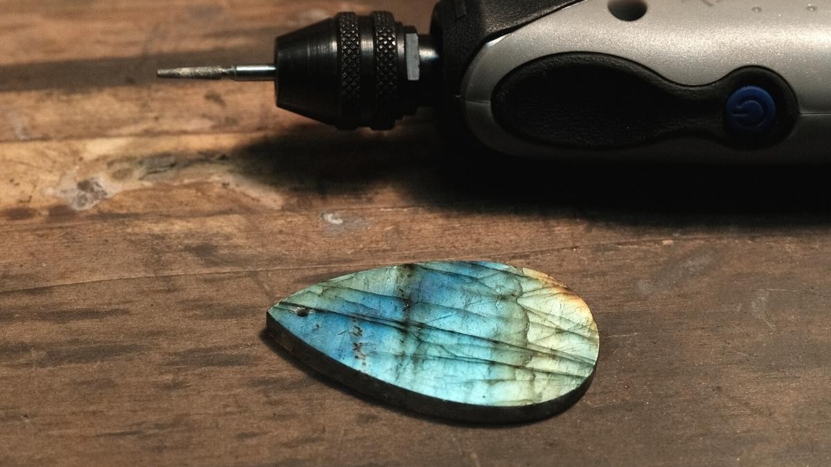 Schema Come forare una pietra preziosa? Schema Come forare una pietra preziosa?