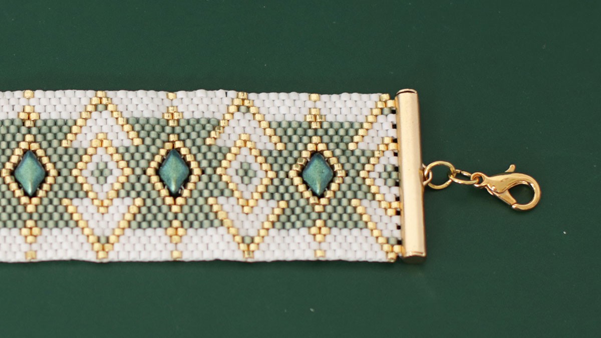 Come finire un braccialetto di tessitura Peyote?